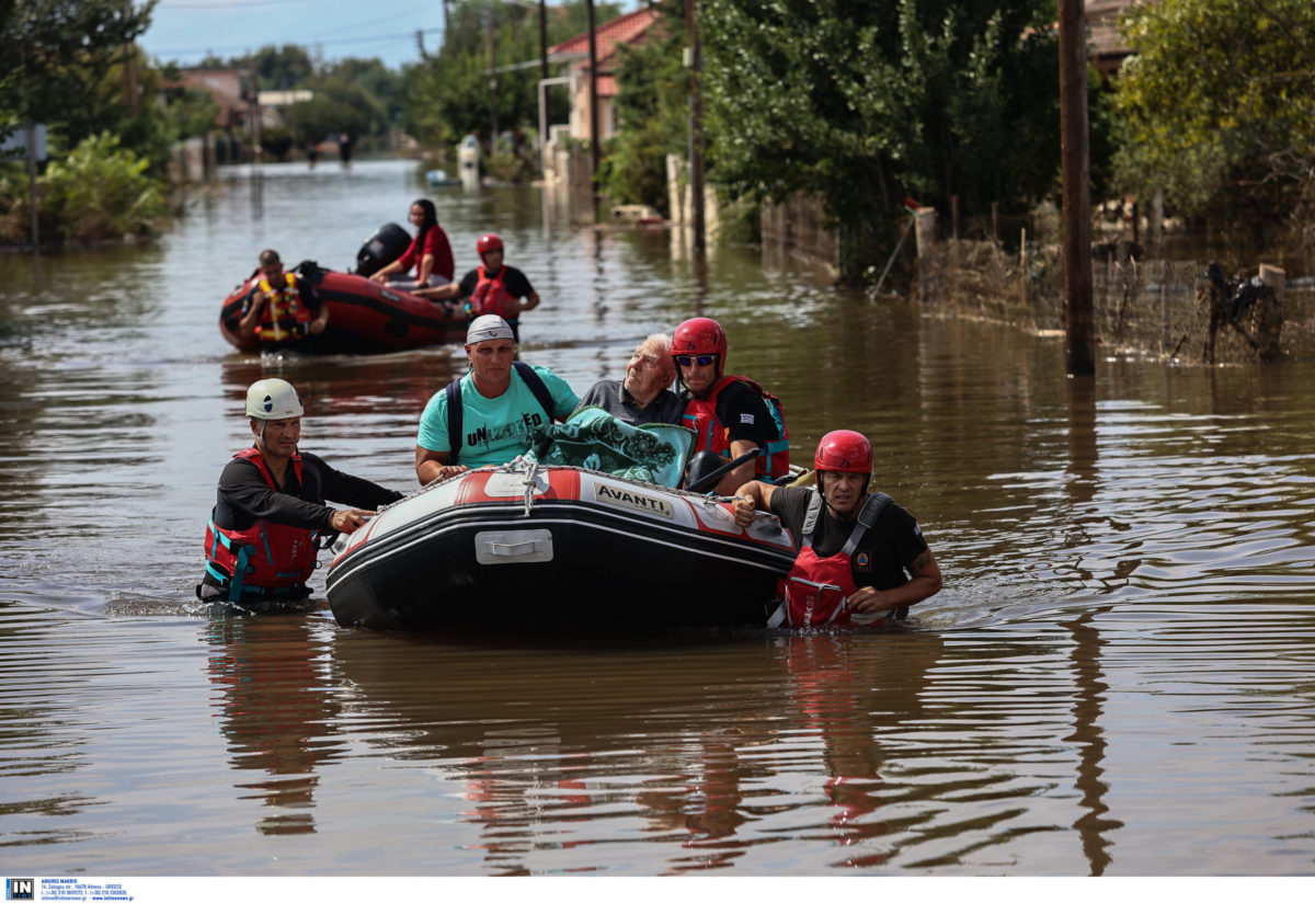 Kακοκαιρία Daniel – Καρδίτσα: «Η γιαγιά επιπλέει στα νερά – Την φάγανε» – Ξεσπά η κόρη ηλικιωμένης