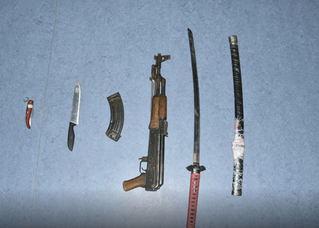 Καστοριά: Σε εξέλιξη αστυνομική επιχείρηση για αρπαγή μεταναστών – Εντοπίστηκαν 18 άτομα και μίνι οπλοστάσιο