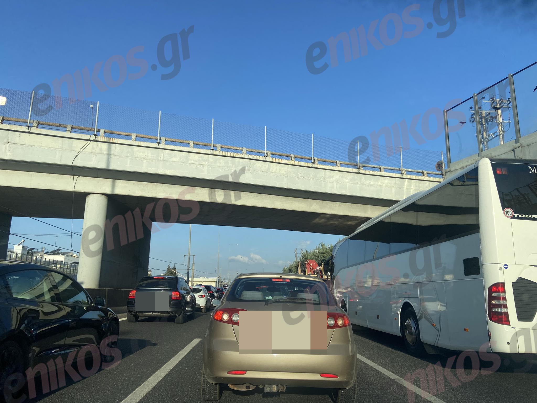 Κίνηση για γερά νεύρα στην Περιφερειακή Υμηττού: Γέμισε με σακιά ο δρόμος – Στο… κόκκινο και ο Κηφισός