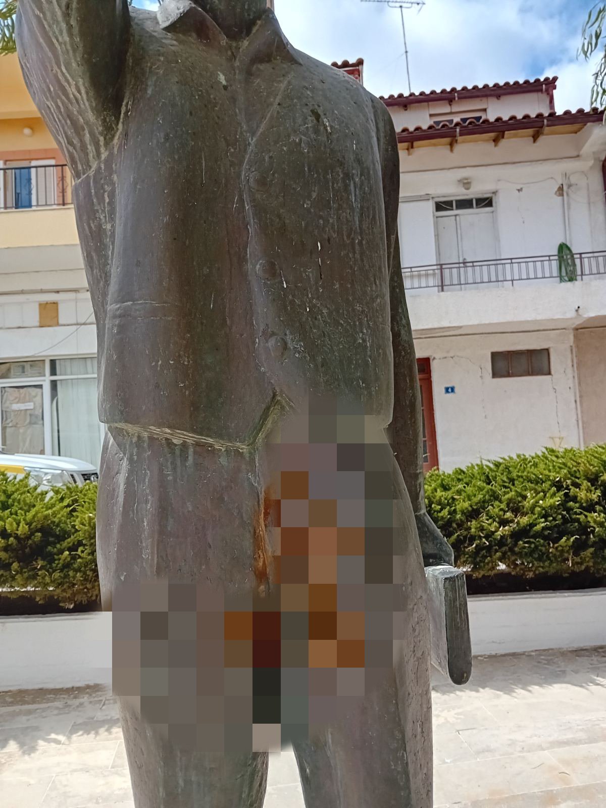 Κρήτη Βανδαλισμός ανδριάντας Ναπολέοντας Σουκατζίδης