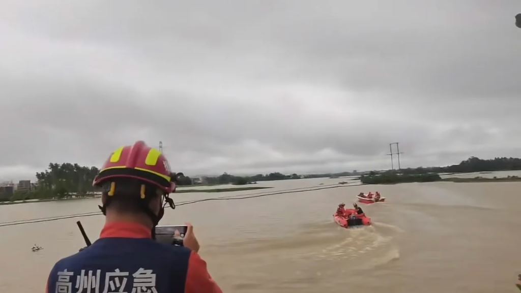 Τρόμος στην Νότια Κίνα: Πάνω από 70 κροκόδειλοι κυκλοφορούν σε πλημμυρισμένη πόλη – ΒΙΝΤΕΟ