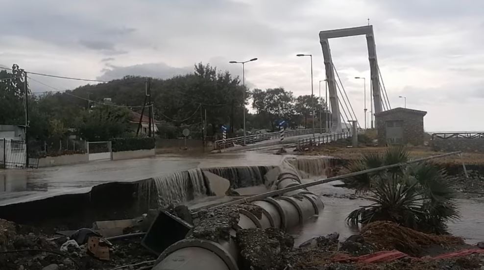 Κακοκαιρία Daniel: Σοβαρές ζημιές στα παράλια της Λάρισας – Πλημμύρισαν δρόμοι, σπίτια και καταστήματα – ΦΩΤΟ & ΒΙΝΤΕΟ