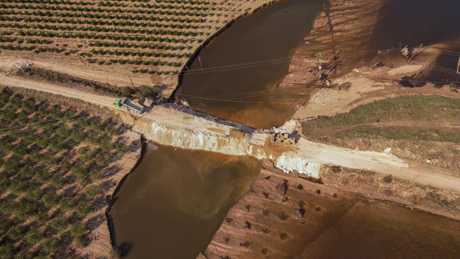 Λάρισα: Εικόνες από drone παρουσιάζουν την νέα κοίτη του Πηνειού που δημιουργήθηκε από τις πλημμύρες – ΦΩΤΟ & ΒΙΝΤΕΟ