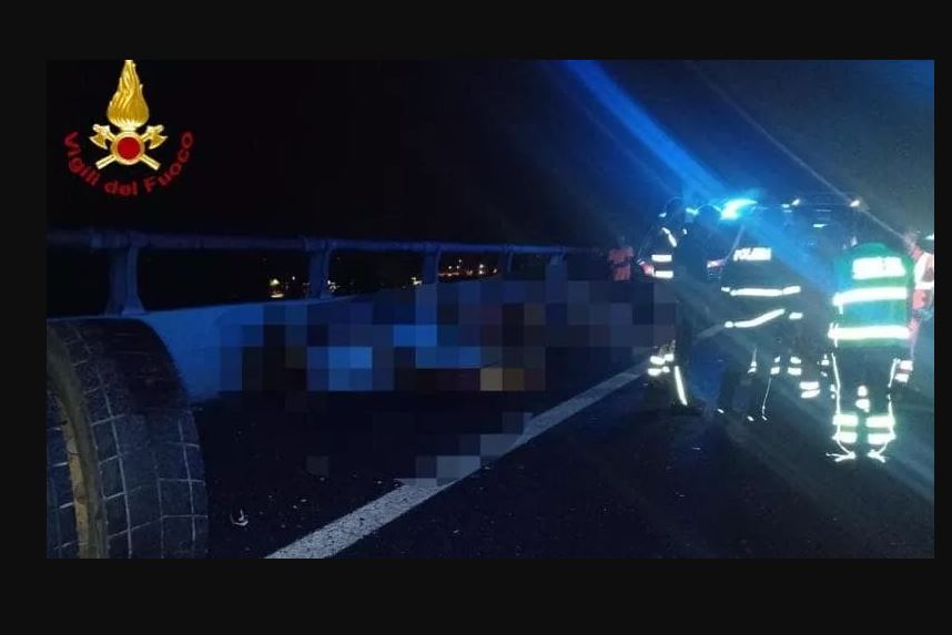 Ιταλία: Δύο νεκροί και 25 τραυματίες από τροχαίο με λεωφορείο που μετέφερε μετανάστες από την Λαμπεντούζα