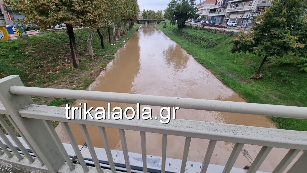 Κακοκαιρία Elias: Σοβαρά προβλήματα σε δρόμους και γειτονιές στα Τρίκαλα