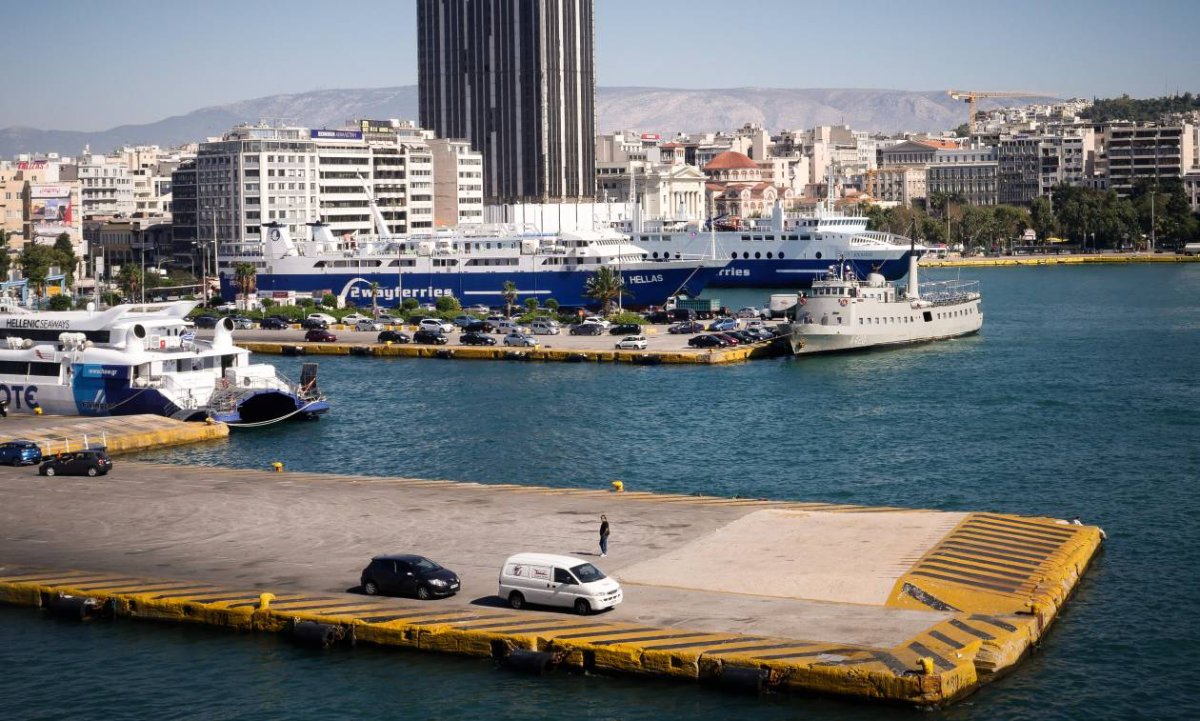 Πειραιάς: Χειροπέδες σε 29χρονη με πάνω από 700 γραμμάρια κοκαΐνης – Επρόκειτο να ταξιδέψει στην Σαντορίνη