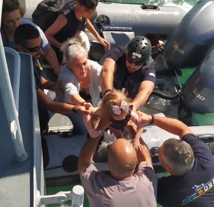 Κακοκαιρία Daniel: Το Λιμενικό απεγκλώβισε 24 άτομα από την παραλία Χορευτό στο Πήλιο – ΒΙΝΤΕΟ