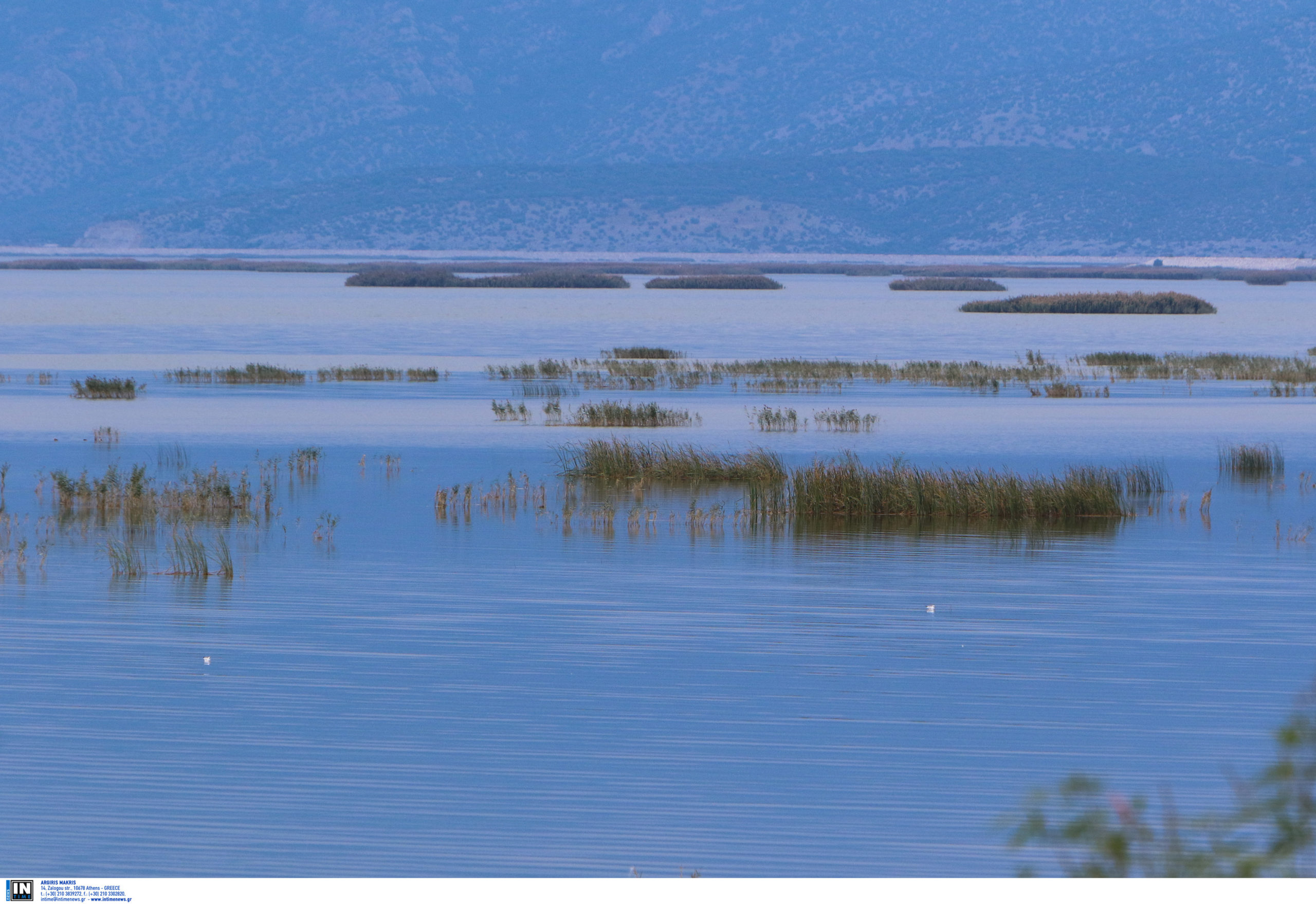 Θεσσαλία: Σε επιφυλακή για την λίμνη Κάρλα – Δεν ανεβαίνει η στάθμη, αλλά πιέζονται τα αναχώματα