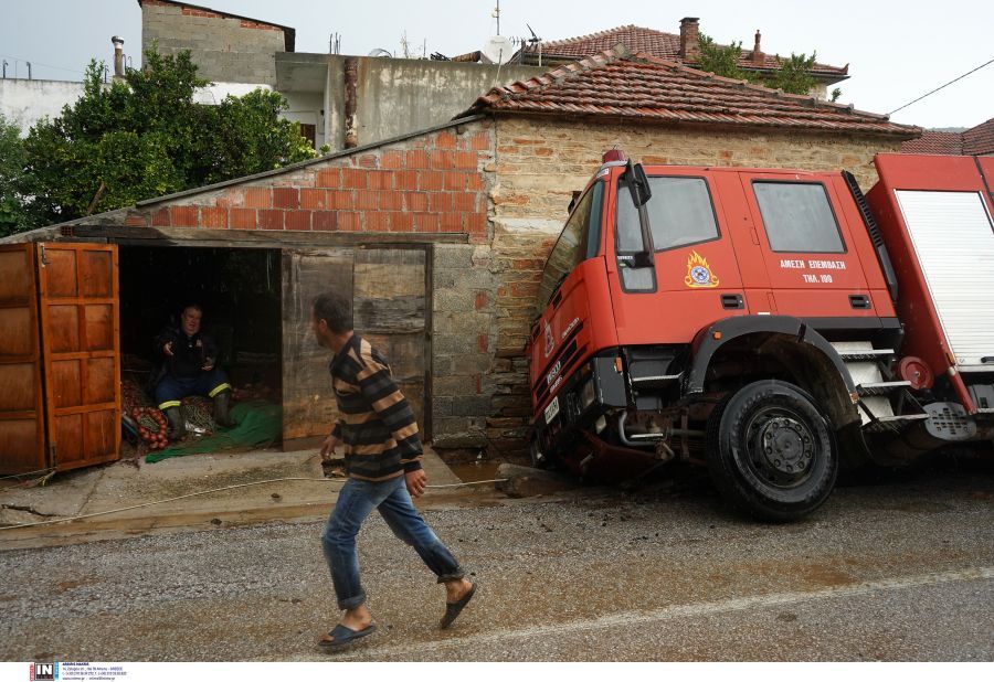 Κακοκαιρία Daniel – Αρχηγός Πυροσβεστικής: «Προσπαθούμε να προσεγγίσουμε τον τελευταίο πολίτη που έχει πρόβλημα»