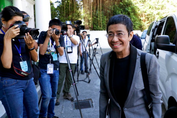 Φιλιππίνες: Η δημοσιογράφος και νομπελίστρια ειρήνης Μαρία Ρέσα αθωώθηκε στη δίκη της για φοροδιαφυγή