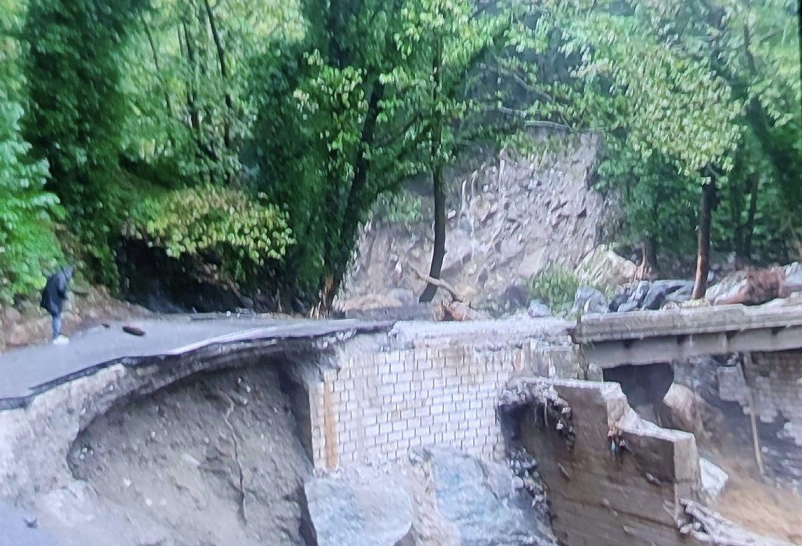 Κακοκαιρία Daniel: Χάος στους δρόμους της Μαγνησίας – Νέες εικόνες αποκάλυψης από Βόλο και Πήλιο