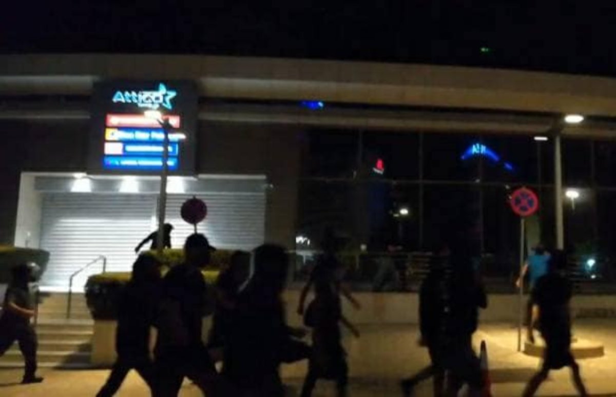 Καλλιθέα: «Καταδρομική» επίθεση του Ρουβίκωνα στα γραφεία της Attica Group – ΦΩΤΟ & ΒΙΝΤΕΟ