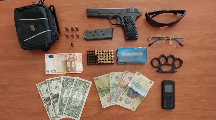 Εξιχνιάστηκε απόπειρα ανθρωποκτονίας στη Νέα Μάκρη και ληστεία στα Σπάτα – Τους κακοποιούς «πρόδωσαν» οι κάμερες και… τα γυαλιά οράσεως