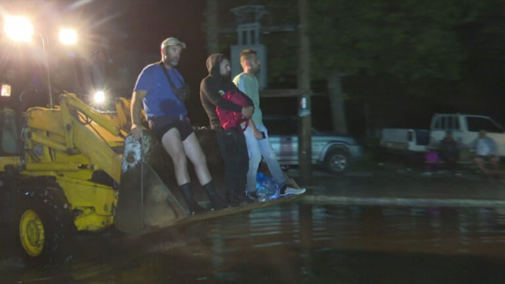 Τρίκαλα: επιχείρηση απεγκλωβισμού των κατοίκων στα Μεγάλα Καλύβια