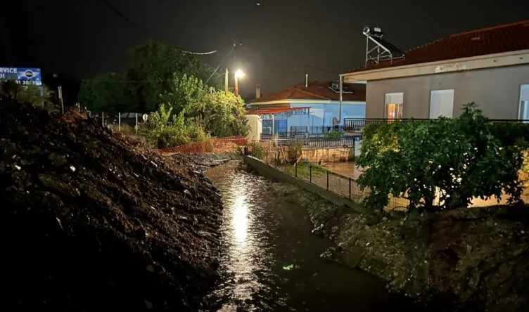 Κακοκαιρία Elias: Δύσκολη νύχτα στα Τρίκαλα – Mεγάλα προβλήματα στην Πελοπόννησο – ΦΩΤΟ & ΒΙΝΤΕΟ