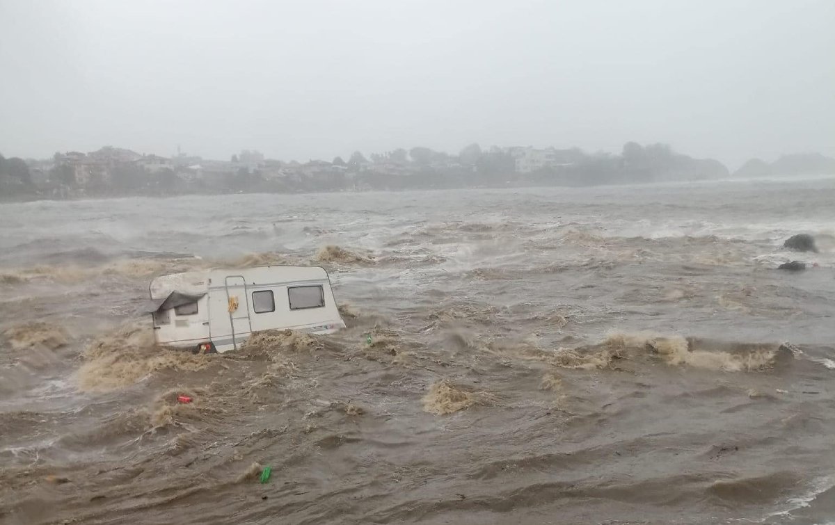 Βουλγαρία – Κακοκαιρία : Δύο νεκροί και πολλοί αγνοούμενοι από τις πλημμύρες στο Τσάρεβο – ΦΩΤΟ και ΒΙΝΤΕΟ