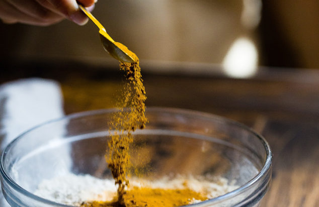 Ο κουρκουμάς είναι ένα αντιφλεγμονώδες μπαχαρικό που ωφελεί τον εγκέφαλο