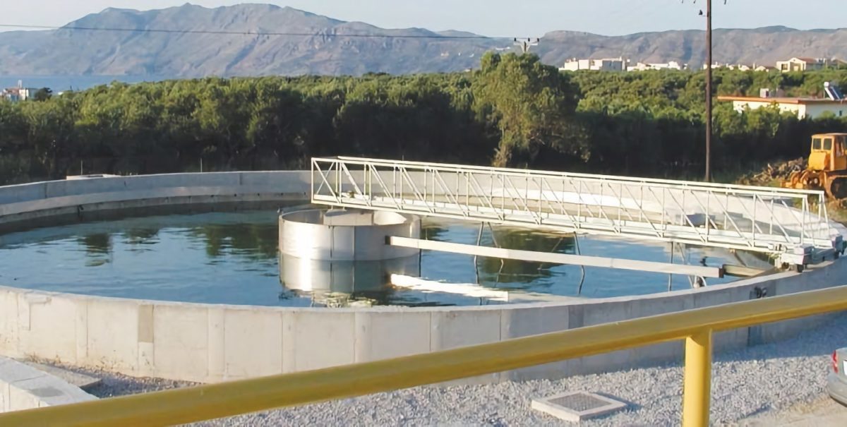 Σοβαρή καταγγελία στην Λάρισα: «Απευθείας ανάθεση 15.000 ευρώ για κουκλοθέατρο ενώ ήταν χαλασμένος ο βιολογικός καθαρισμός»