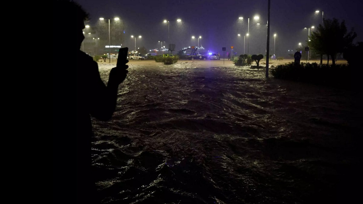 Κακοκαιρία Elias: Μήνυμα 112 στη Μαγνησία – «Αν βρίσκεστε στον οικισμό Αχίλλειο απομακρυνθείτε προς Λάρισα»