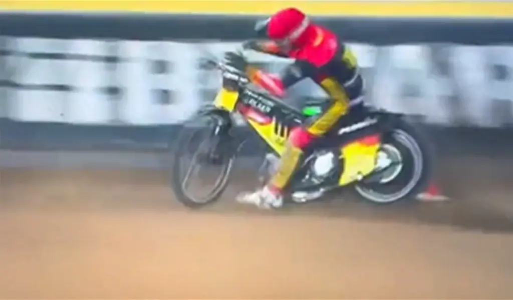 Τρομακτικό ατύχημα σε αγώνα με μηχανές στην Πολωνία – ΒΙΝΤΕΟ