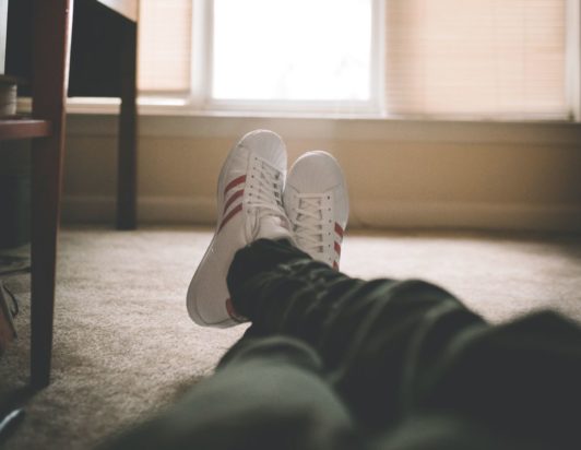 ανεύθυνος χαλαρός