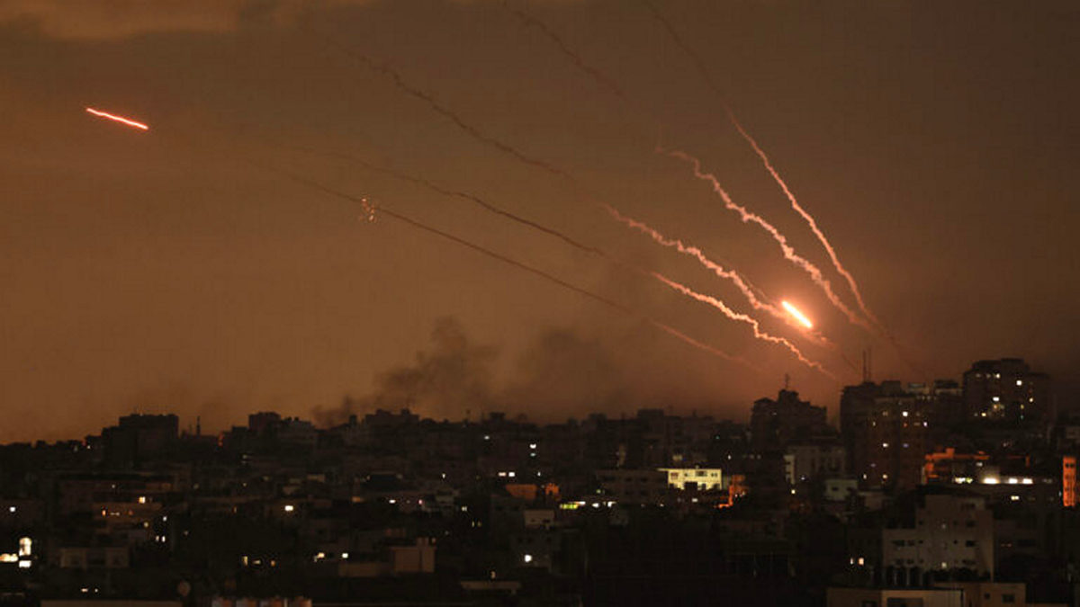 Πόλεμος στο Ισραήλ: Τι λέει διεθνολόγος στο enikos.gr για τις τιμές του πετρελαίου και του φυσικού αερίου