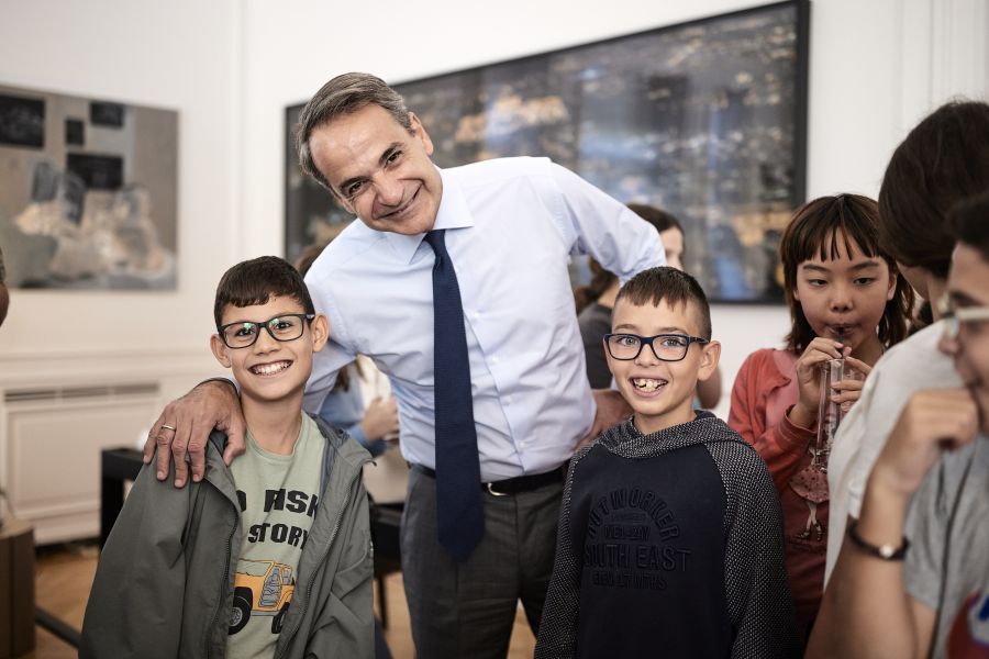 Μαθητές επισκέφθηκαν τον Μητσοτάκη στο Μαξίμου