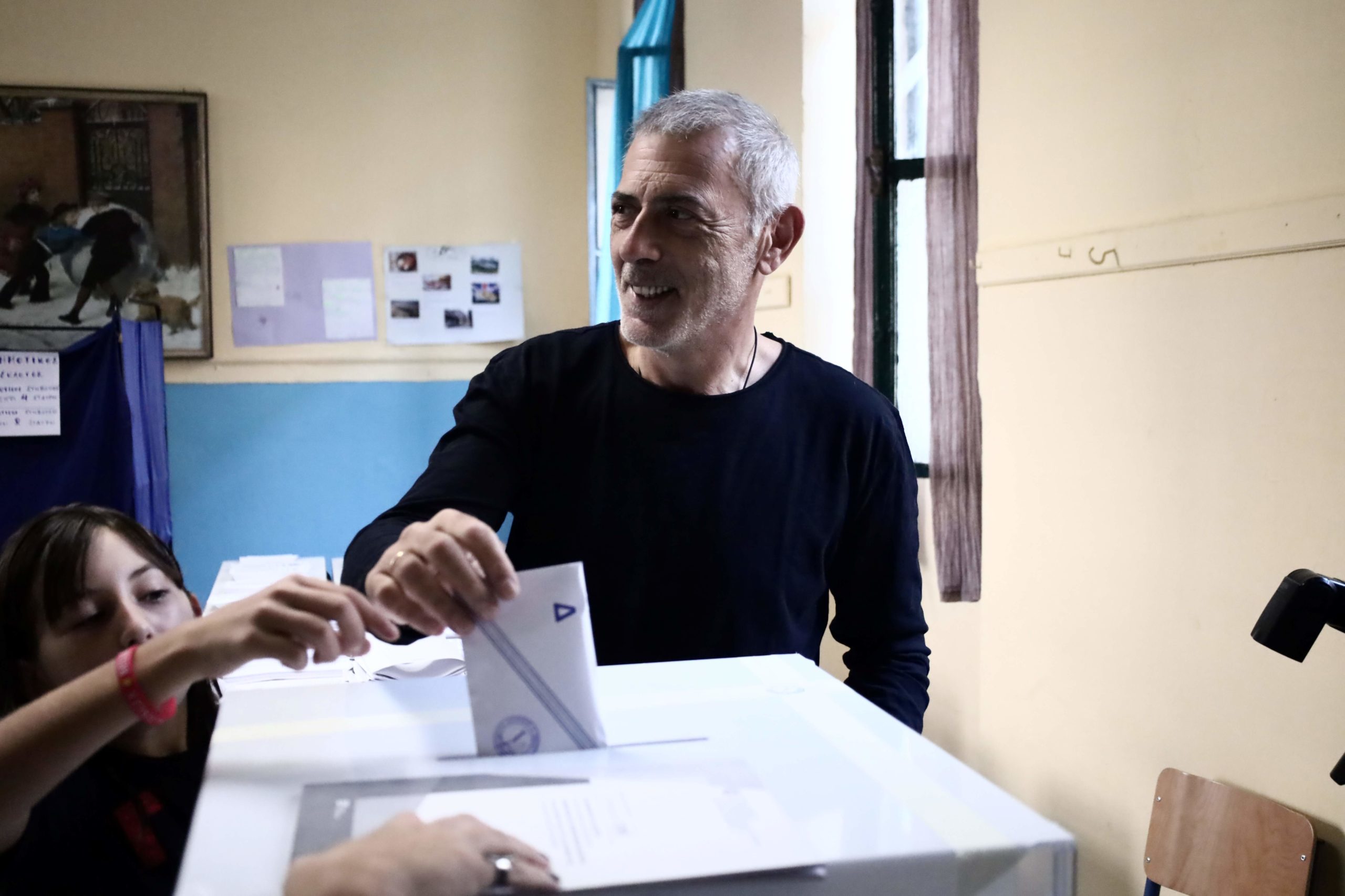 Αυτοδιοικητικές εκλογές: Θρίαμβο Μώραλη στον Δήμο Πειραιά δείχνουν τα πρώτα αποτελέσματα