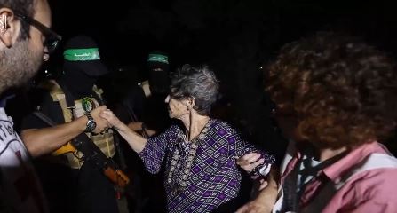 Ισραήλ: 85χρονη πρώην όμηρος λέει ότι είδε τον ηγέτη της Χαμάς και “του τα έψαλλε”