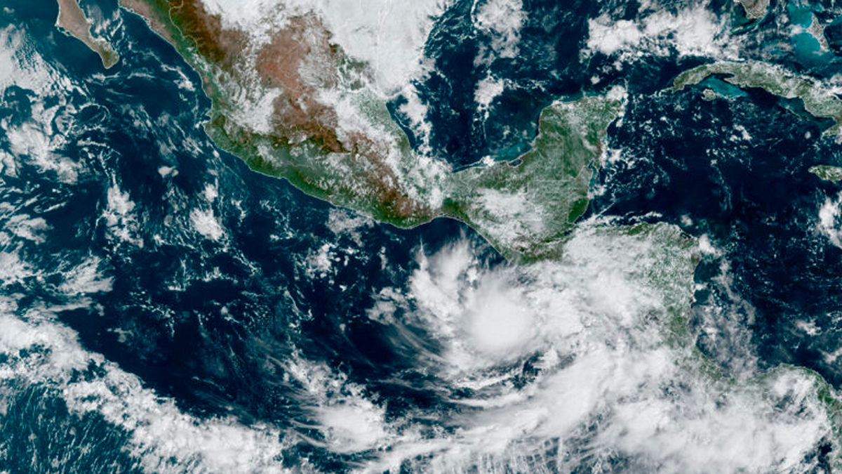 Σε συναγερμό η κεντρική Αμερική λόγω της τροπικής καταιγίδας Πιλάρ – Δύο νεκροί στο Ελ Σαλβαδόρ