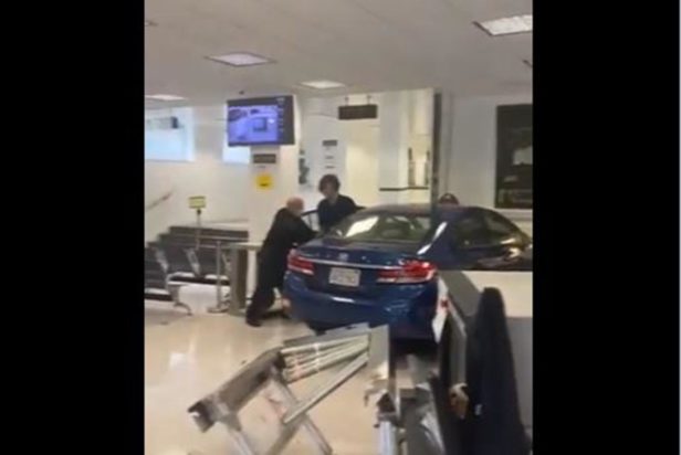 ΗΠΑ: Μπούκαρε με το αυτοκίνητο στο προξενείο της Κίνας