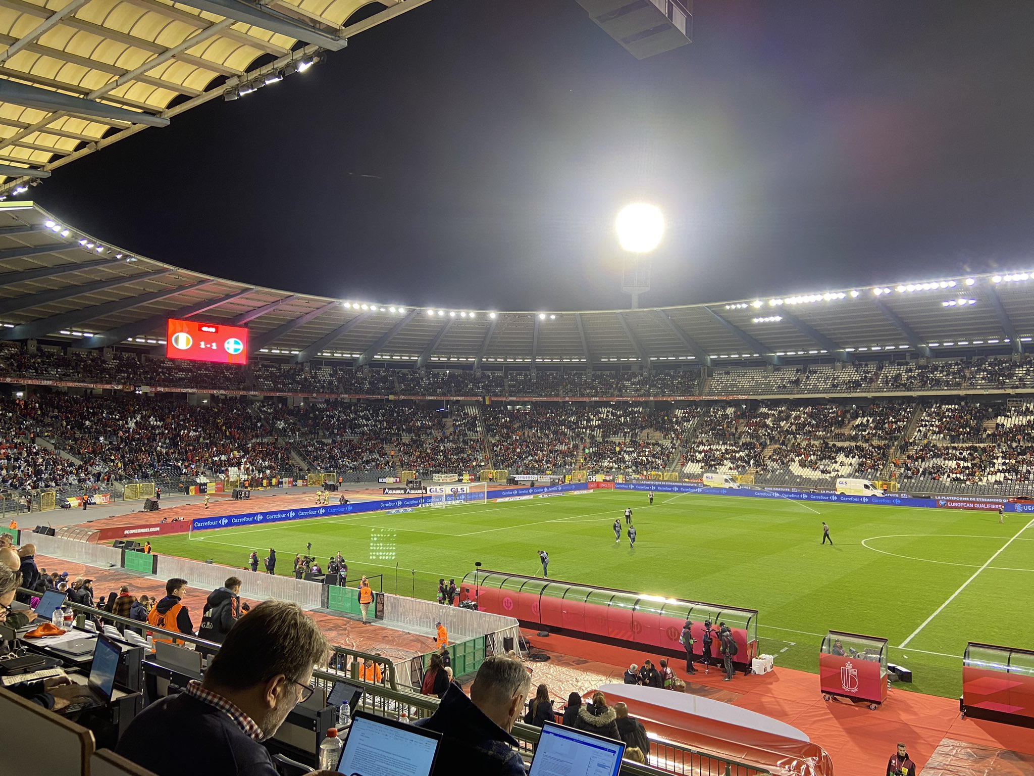 Βρυξέλλες: Διακόπηκε στο ημίχρονο ο αγώνας Βέλγιο – Σουηδία – Παραμένουν στο γήπεδο οι φίλαθλοι