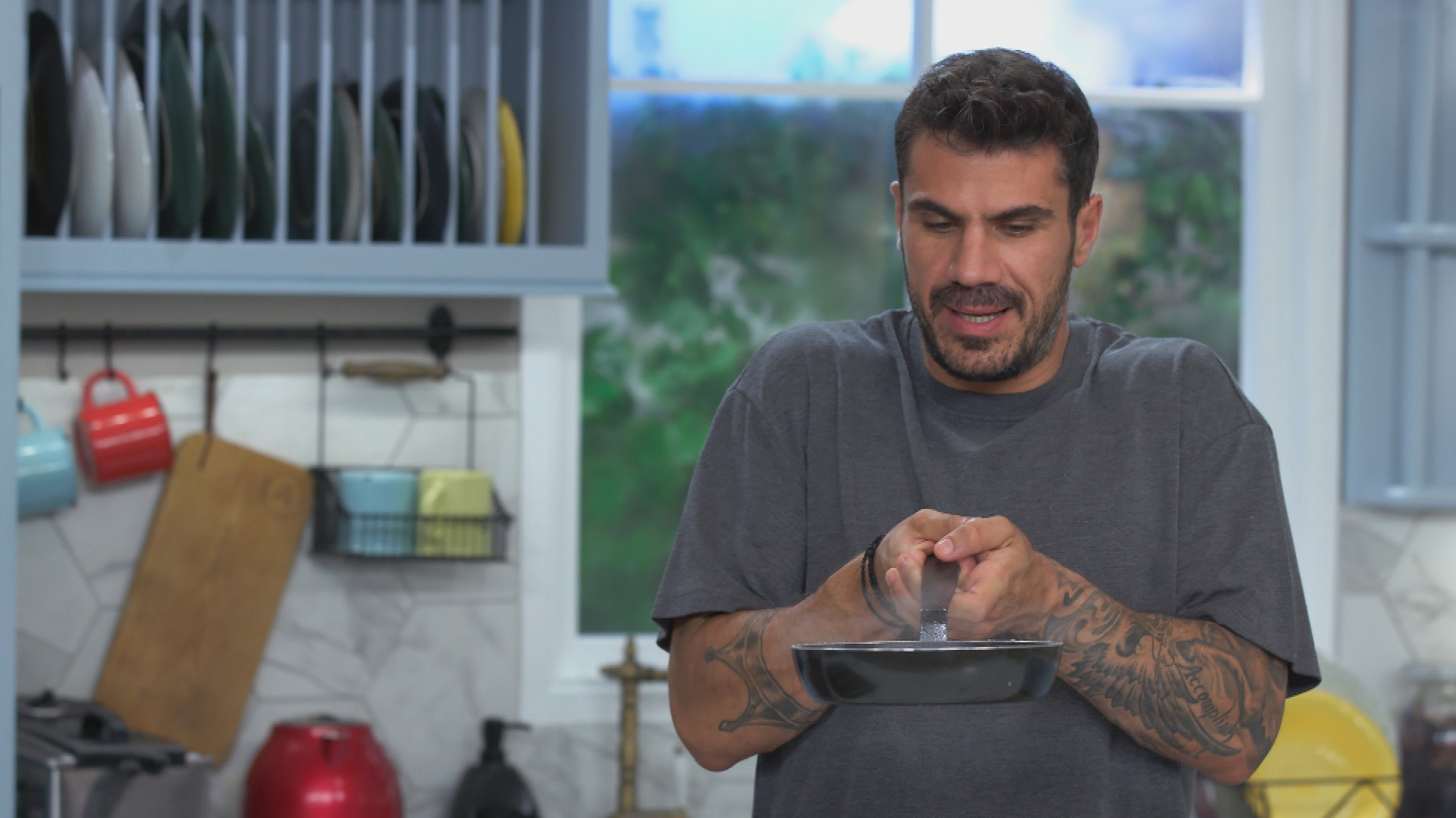 Ο Άκης Πετρετζίκης ανοίγει το «Kitchen Lab» Οι πρώτες συνταγές της σεζόν