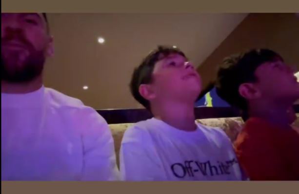 Λιονέλ Μέσι: Τραγουδάει μαζί με τους γιους του στη συναυλία του αγαπημένου τραγουδιστή τους – Βίντεο