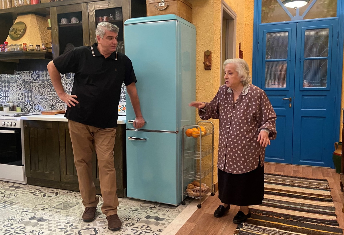 Μην αρχίζεις τη μουρμούρα: Ο Ηλίας προσπαθεί να προσαρμοστεί στη νέα του ζωή