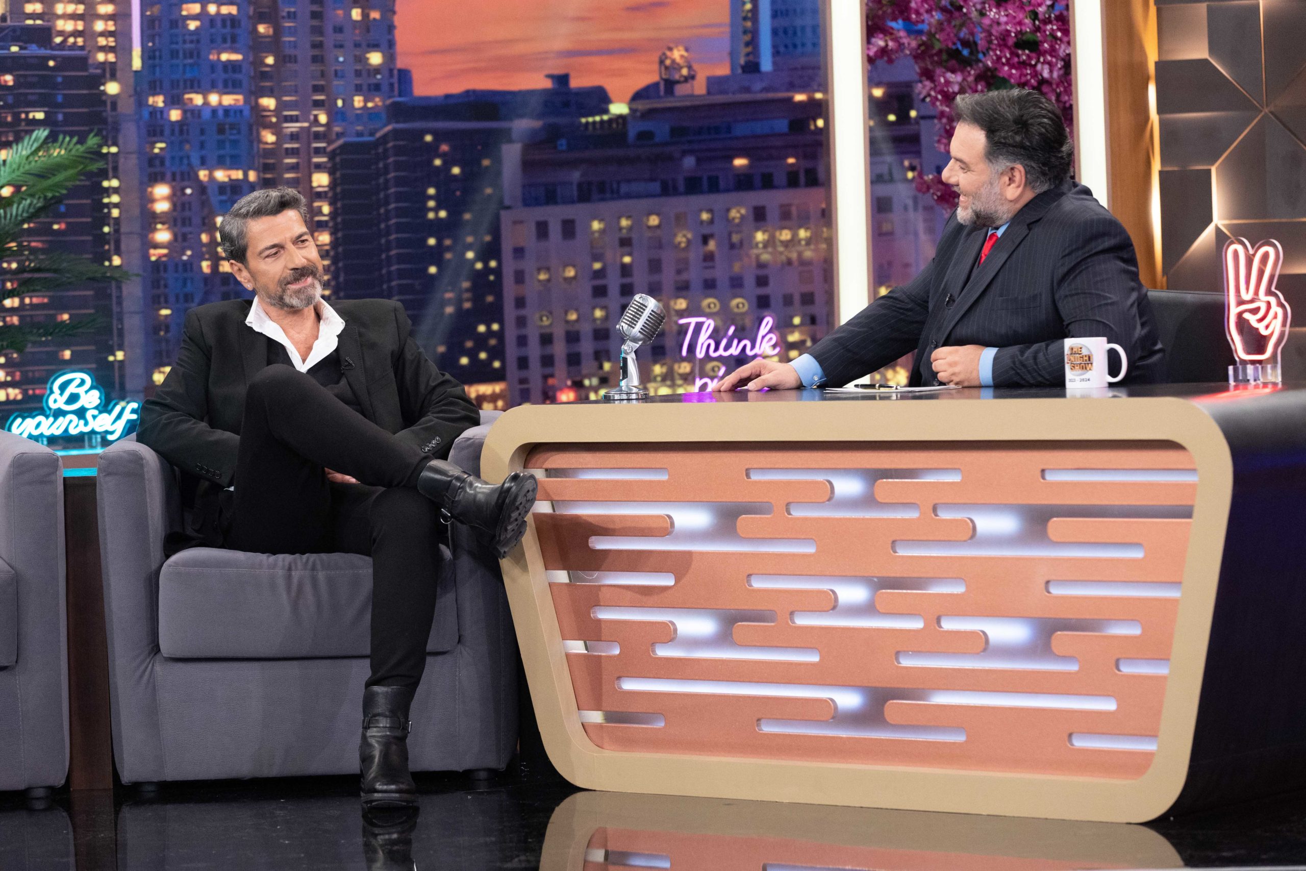 The 2Night Show: Τα πρόσωπα έκπληξη που υποδέχεται απόψε ο Γρηγόρης Αρναούτογλου