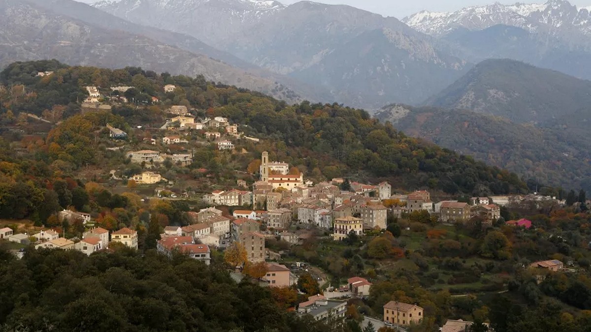 Γαλλία: Δύο Ελβετοί κατασκηνωτές σκοτώθηκαν από κεραυνό στην Κορσική