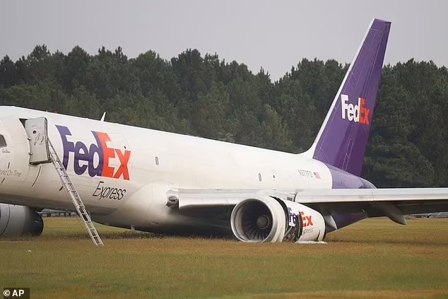 Αεροπλάνο FedEx αναγκαστική Προσγείωση
