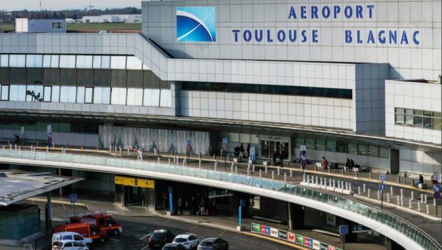 Εκκενώνονται αεροδρόμια στη Γαλλία