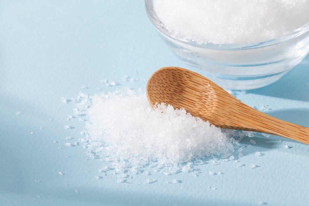 Το ανεπαίσθητο σημάδι στα χέρια που δείχνει ότι τρώτε πολύ αλάτι