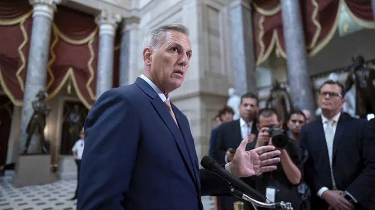 ΗΠΑ: Υπερψηφίστηκε η πρόταση μομφής κατά του προέδρου της Βουλής των Αντιπροσώπων Κέβιν Μακάρθι