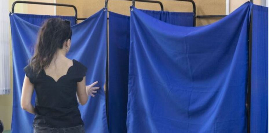 Αυτοδιοικητικές εκλογές: Ψηφίζουν οι νέοι