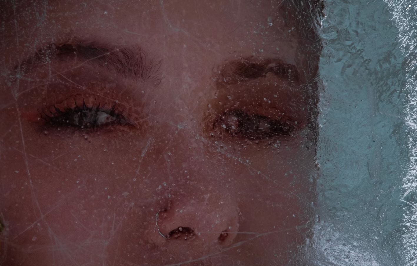 Η συγκλονιστική πραγματική ιστορία της γυναίκας που έγινε «πάγος» αλλά επέζησε