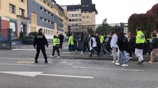 Γαλλία: Εκκενώθηκε λόγω απειλής για βόμβα το σχολείο όπου δολοφονήθηκε ένας εκπαιδευτικός