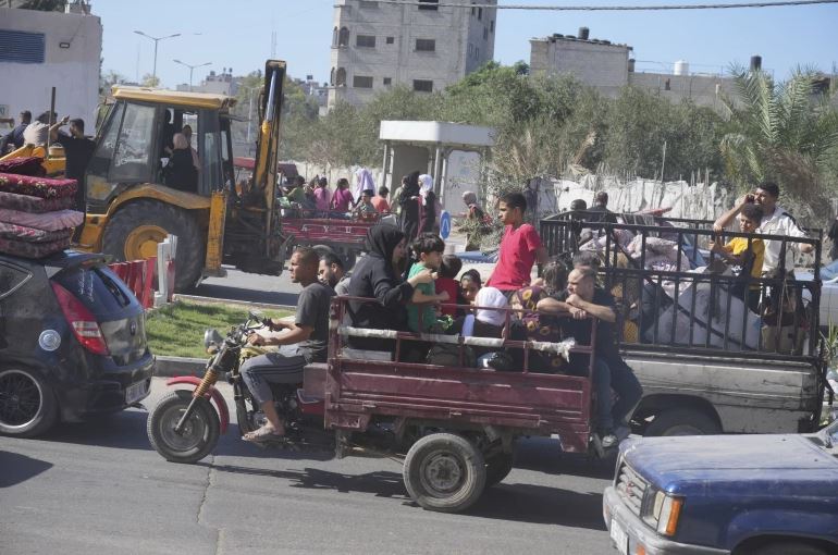 Έληξε το τελεσίγραφο για εκκένωση της Γάζας – Η Χαμάς καταγγέλλει το Ισραήλ ότι βομβάρδισε κομβόι αμάχων