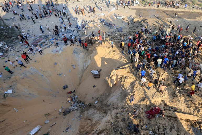 Συγκλονιστικές εικόνες στη Γάζα: Τεράστιος κρατήρας ύστερα από ισραηλινή επιδρομή – Αδιέξοδο με το άνοιγμα της Ράφα