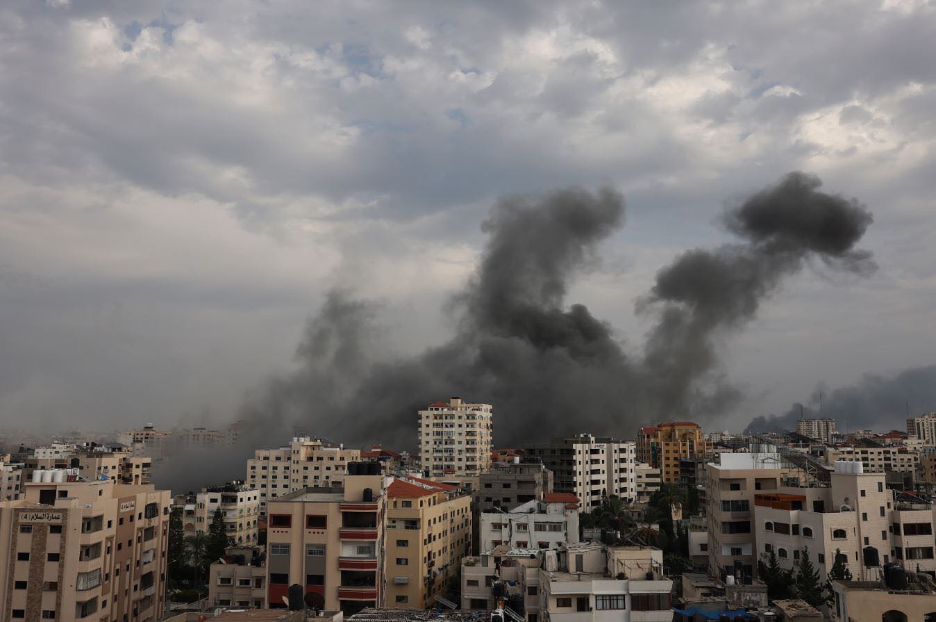 Λωρίδα της Γάζας: «Μεγάλη φωτιά» ξέσπασε στα νότια έπειτα από αεροπορική επιδρομή σε σπίτι