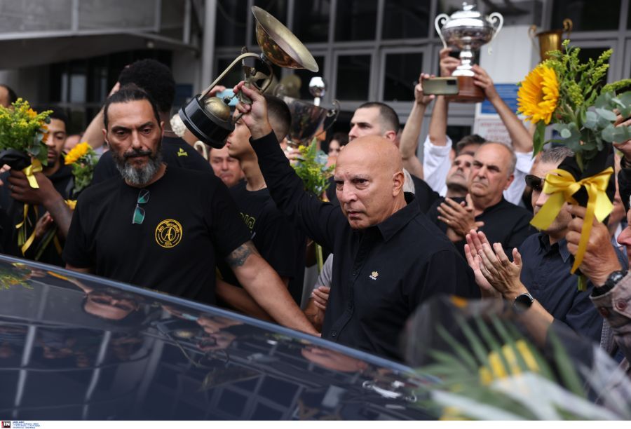 «Λύγισε» ο Νίκος Γκάλης στο «Αλεξάνδρειο» για τον Γιάννη Ιωαννίδη: «Τον είχα σαν μεγάλο αδελφό, ήταν σπουδαίος» – ΒΙΝΤΕΟ