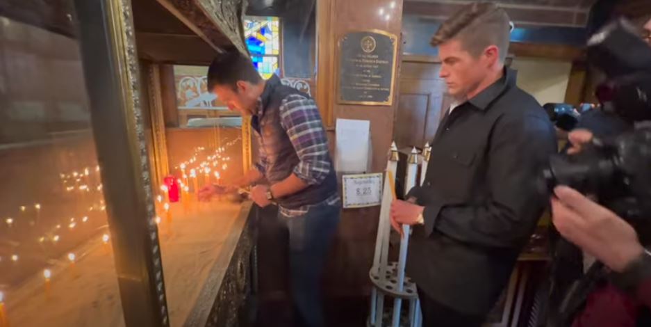 Στέφανος Κασσελάκης: Η πρώτη εμφάνιση με τον σύζυγό του, Τάιλερ, μετά τον γάμο στο Μπρούκλιν