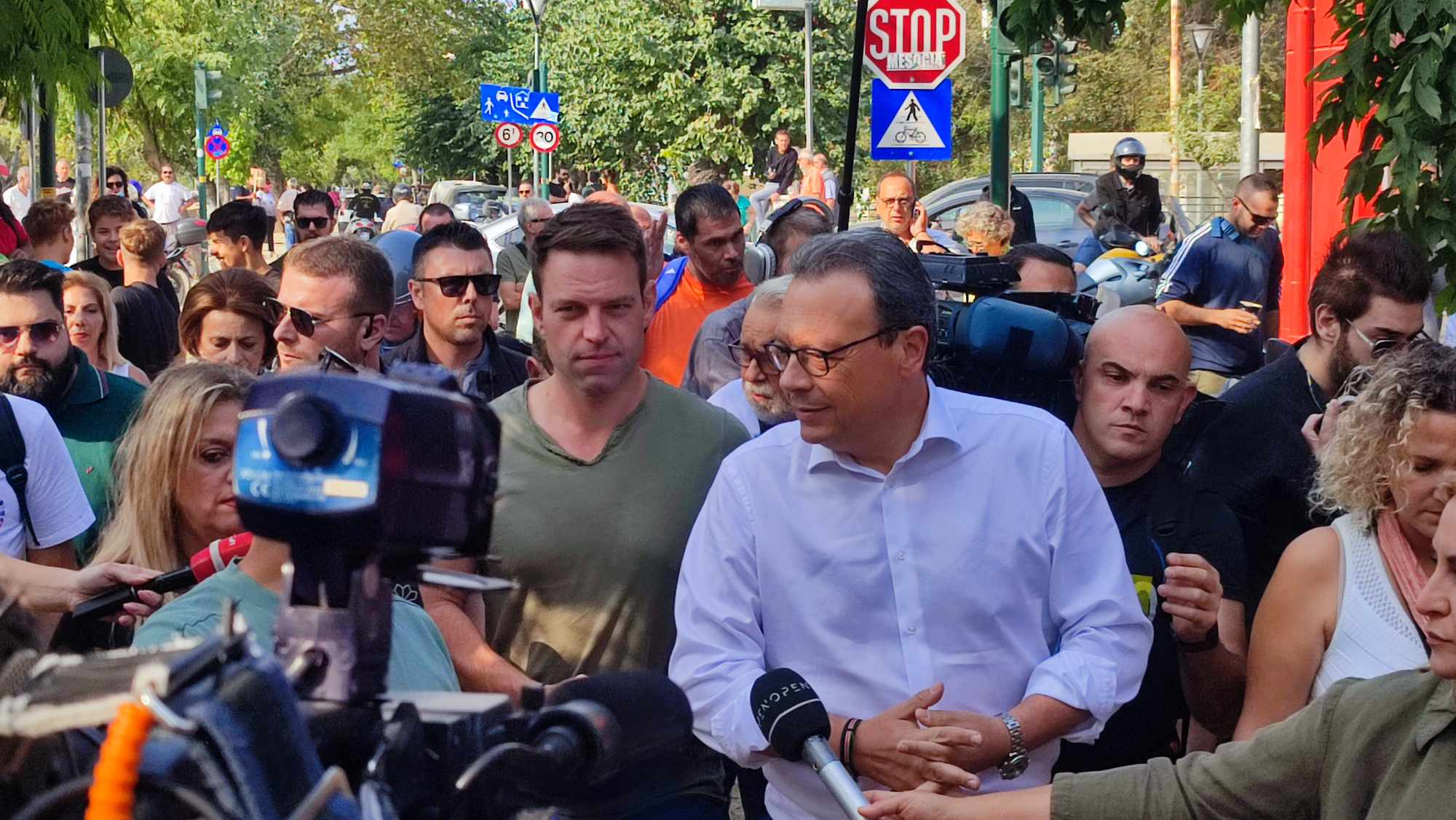 Κασσελάκης από τον Βόλο: Οι πλημμυροπαθείς «χρειάζονται χέρι βοηθείας και όχι χαστούκι»